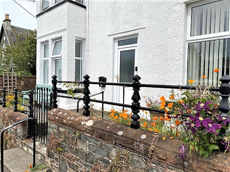 St John'S Flat Spacious Accomodation Dalry  Eksteriør billede