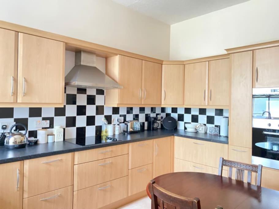 St John'S Flat Spacious Accomodation Dalry  Eksteriør billede